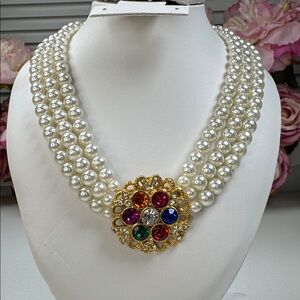 Vintage 80’s faux pearl and rhinestone necklace